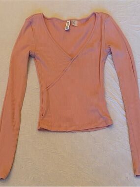 H&M Ribbed Wrap-Front Long Sleeve Top in Dusty Pink